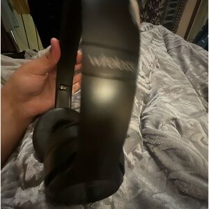 Hi I’m selling black beats , nothings wrong with them they work great ,